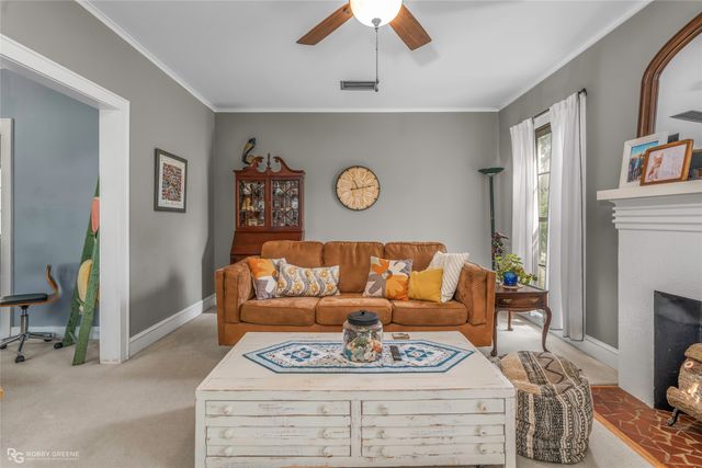 704 College, Shreveport, LA 71104