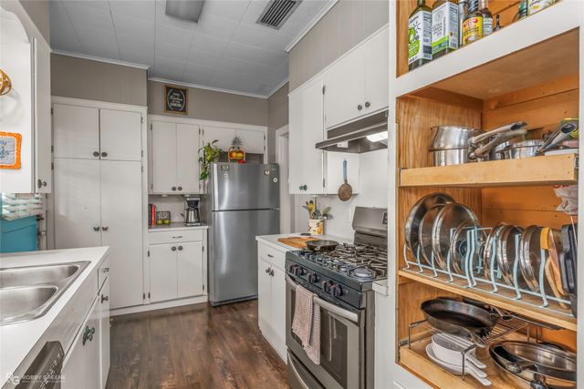 704 College, Shreveport, LA 71104