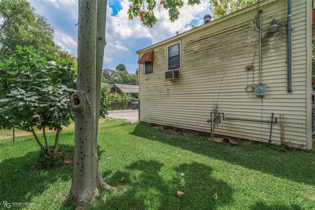 704 College, Shreveport, LA 71104