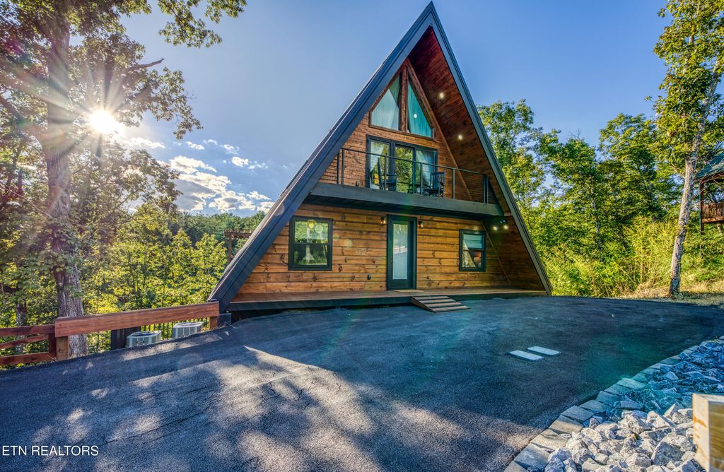 2101 Wingspan Drive, Sevierville, TN 37876
