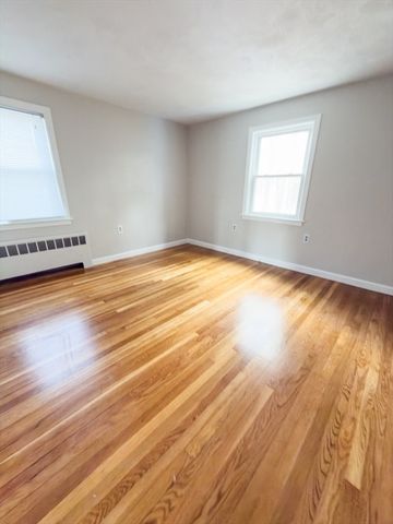 4 Lockwood Rd, Wilmington, MA 01887