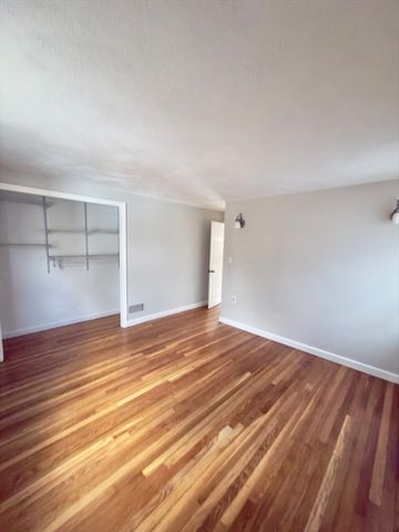 4 Lockwood Rd, Wilmington, MA 01887