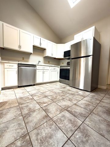 4 Lockwood Rd, Wilmington, MA 01887