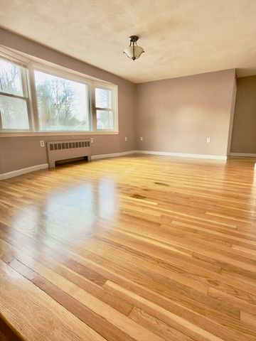 4 Lockwood Rd, Wilmington, MA 01887