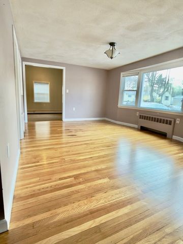 4 Lockwood Rd, Wilmington, MA 01887