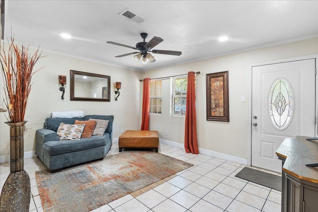 7228 Nosilla Street, Fort Worth, TX 76112 — photo 2