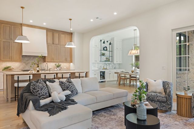 1801 Loving Avenue, Dallas, TX 75214