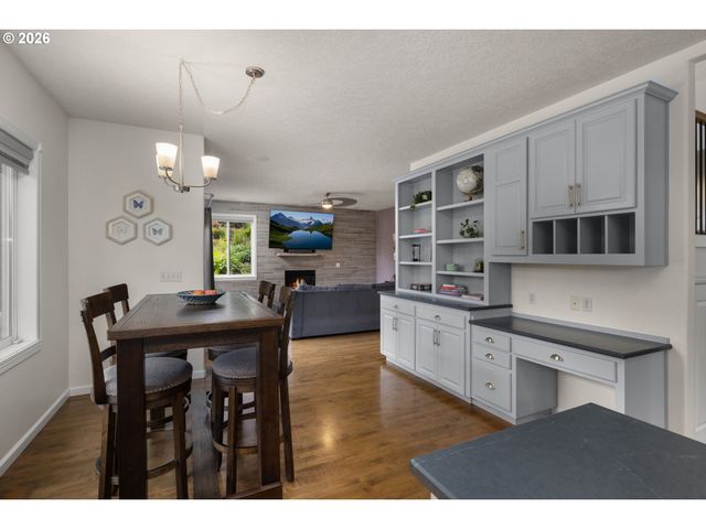 3245 Se HALL Ct, Troutdale, OR 97060