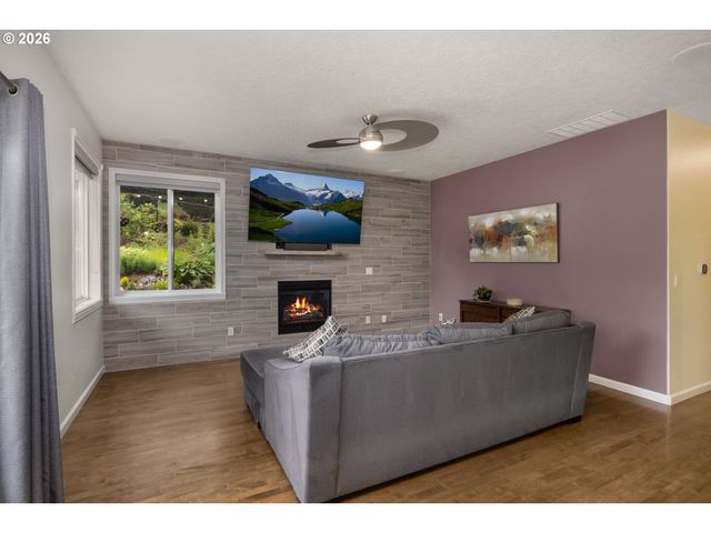 3245 Se HALL Ct, Troutdale, OR 97060