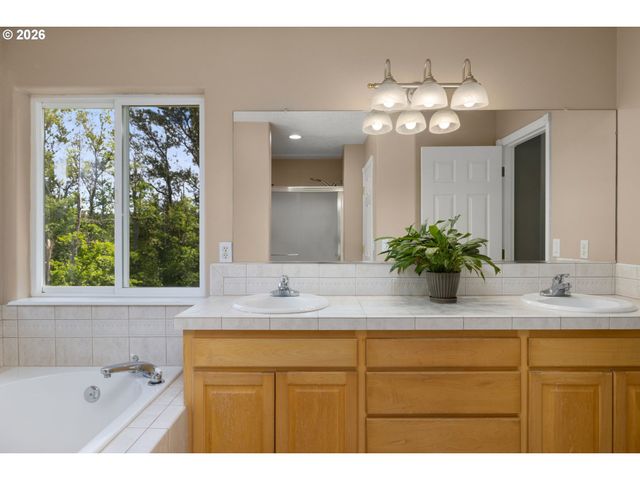 3245 Se HALL Ct, Troutdale, OR 97060