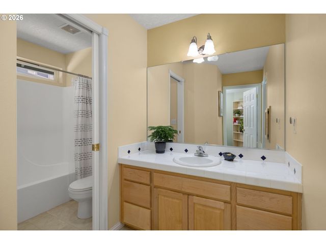 3245 Se HALL Ct, Troutdale, OR 97060