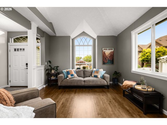 3245 Se HALL Ct, Troutdale, OR 97060