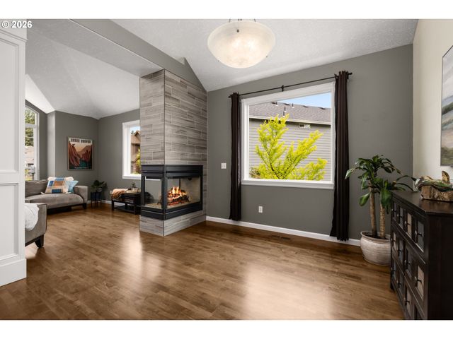 3245 Se HALL Ct, Troutdale, OR 97060