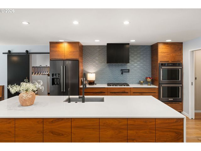 4767 Nw WOODSIDE Ter, Portland, OR 97210