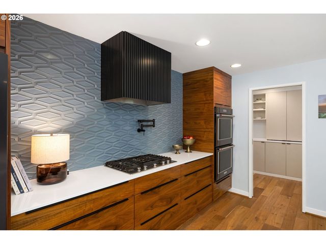 4767 Nw WOODSIDE Ter, Portland, OR 97210