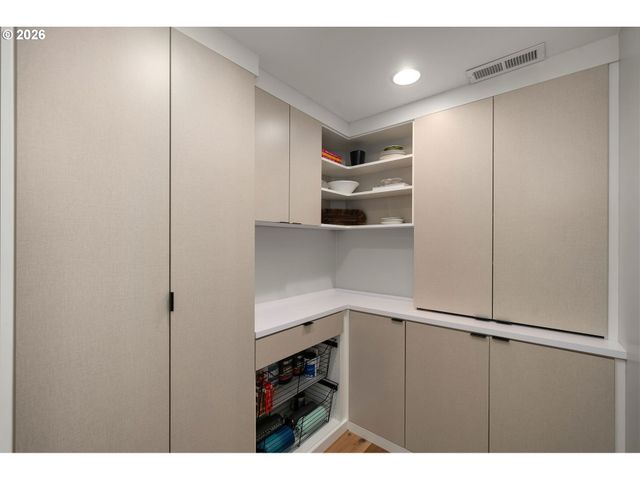 4767 Nw WOODSIDE Ter, Portland, OR 97210
