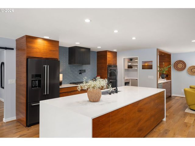 4767 Nw WOODSIDE Ter, Portland, OR 97210