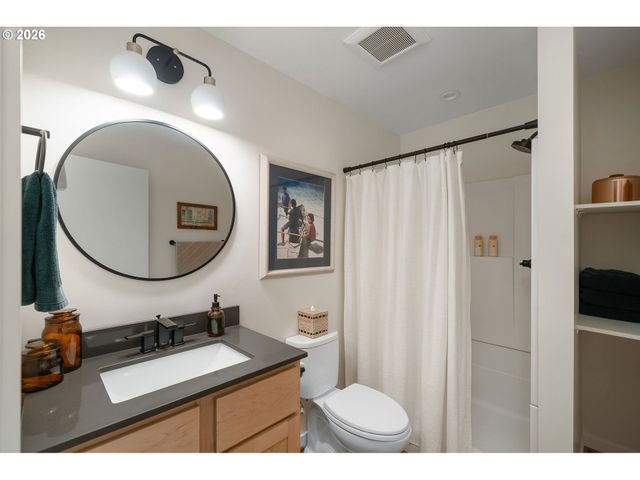 4767 Nw WOODSIDE Ter, Portland, OR 97210