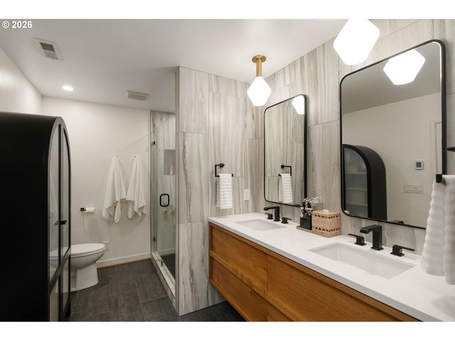 4767 Nw WOODSIDE Ter, Portland, OR 97210