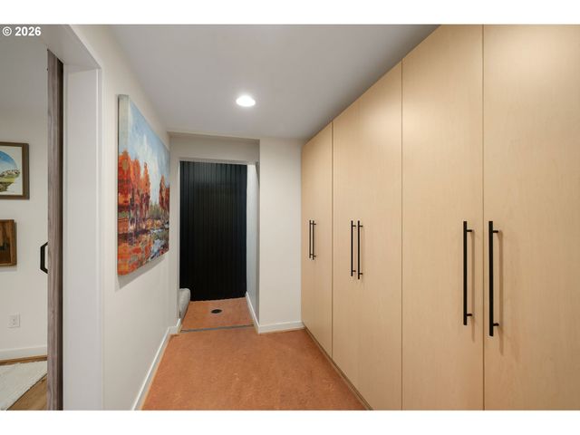 4767 Nw WOODSIDE Ter, Portland, OR 97210