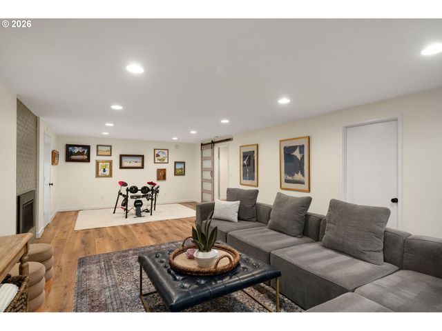 4767 Nw WOODSIDE Ter, Portland, OR 97210