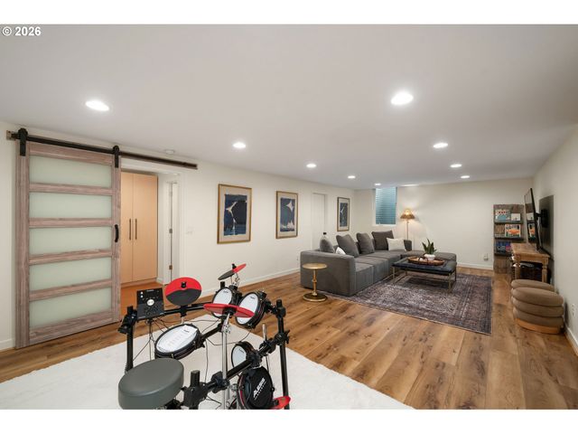 4767 Nw WOODSIDE Ter, Portland, OR 97210