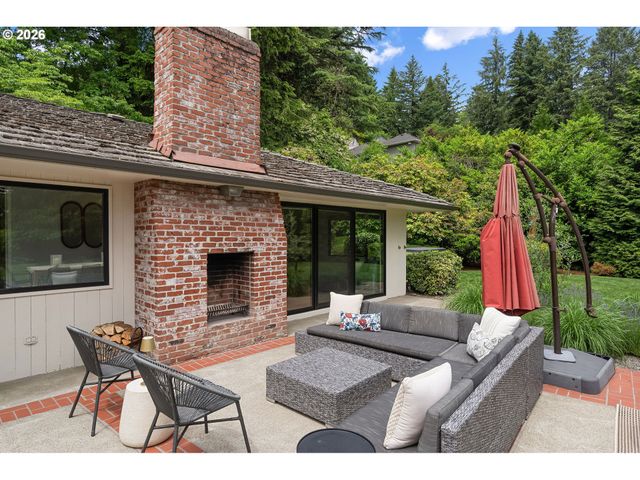 4767 Nw WOODSIDE Ter, Portland, OR 97210