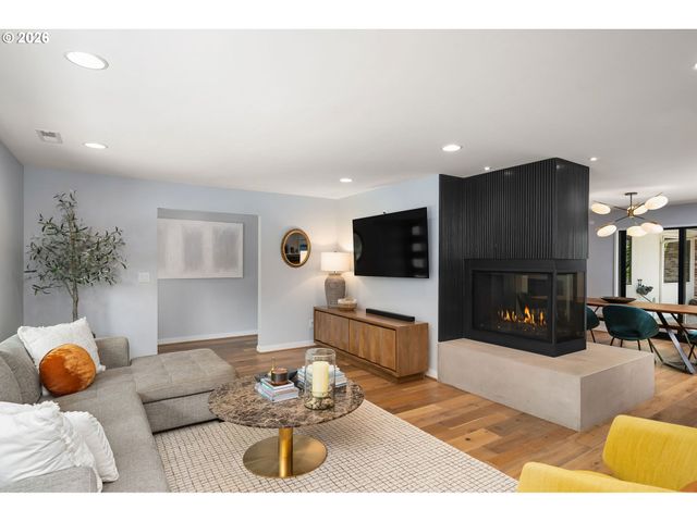 4767 Nw WOODSIDE Ter, Portland, OR 97210