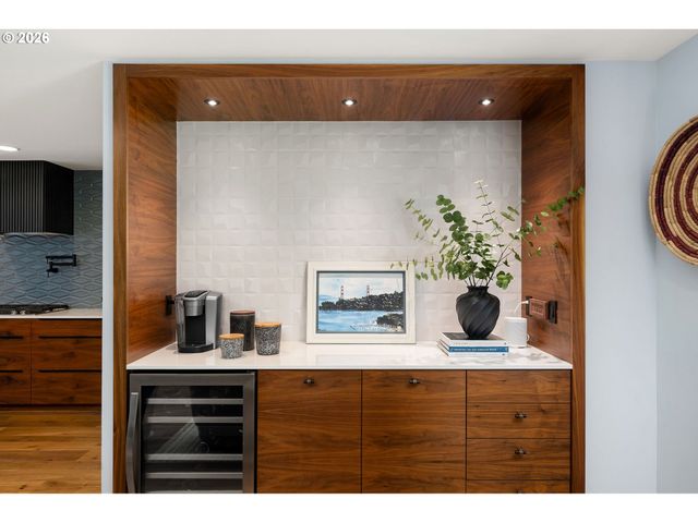 4767 Nw WOODSIDE Ter, Portland, OR 97210