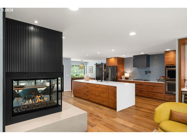 4767 Nw WOODSIDE Ter, Portland, OR 97210