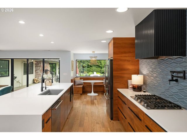 4767 Nw WOODSIDE Ter, Portland, OR 97210