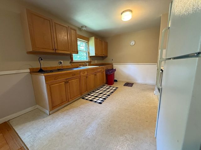 207 Leverett Rd, Shutesbury, MA 01072