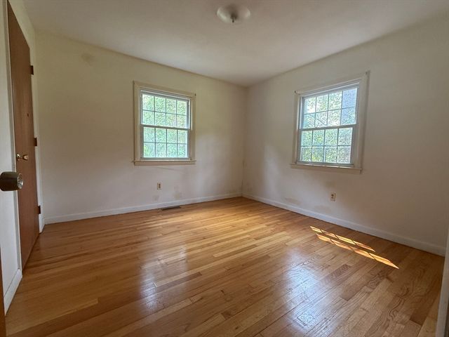 207 Leverett Rd, Shutesbury, MA 01072