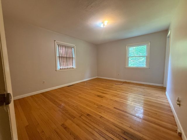 207 Leverett Rd, Shutesbury, MA 01072