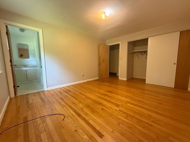 207 Leverett Rd, Shutesbury, MA 01072