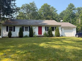 207 Leverett Rd, Shutesbury, MA 01072
