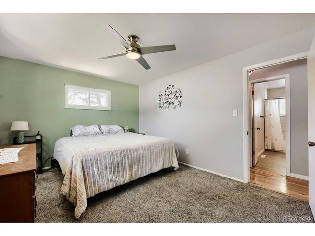 4 Seattle Ln, Longmont, CO 80501