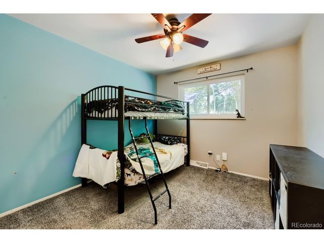 4 Seattle Ln, Longmont, CO 80501
