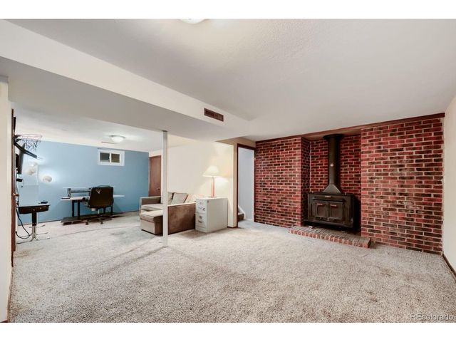 4 Seattle Ln, Longmont, CO 80501