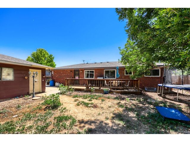 4 Seattle Ln, Longmont, CO 80501