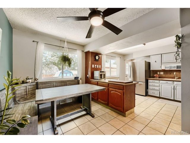 4 Seattle Ln, Longmont, CO 80501