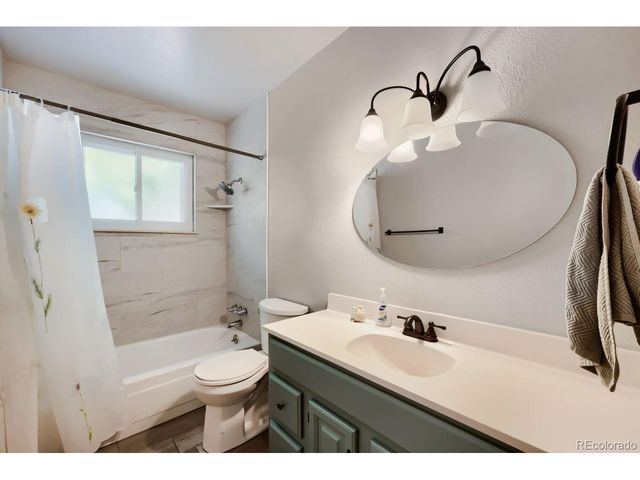 4 Seattle Ln, Longmont, CO 80501