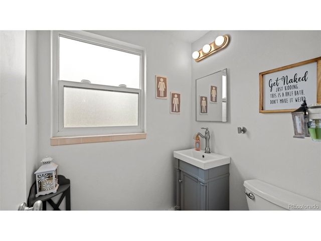 17 Clover Cir, Colorado Springs, CO 80906