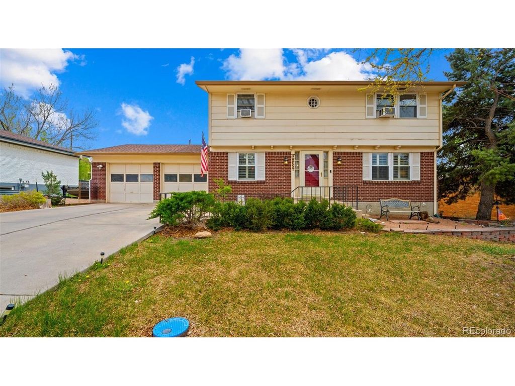 17 Clover Cir, Colorado Springs, CO 80906