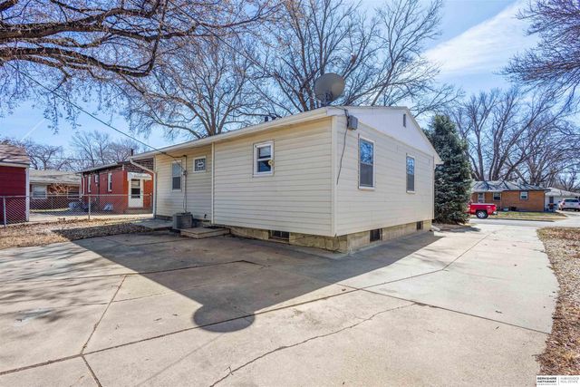 5230 Ervin Street, Lincoln, NE 68504