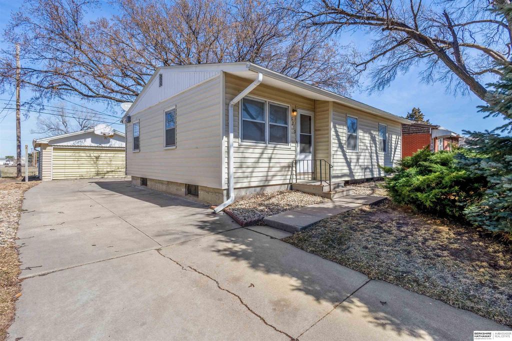 5230 Ervin Street, Lincoln, NE 68504