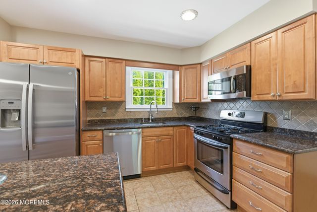 6 Davids Lane, Howell, NJ 07731