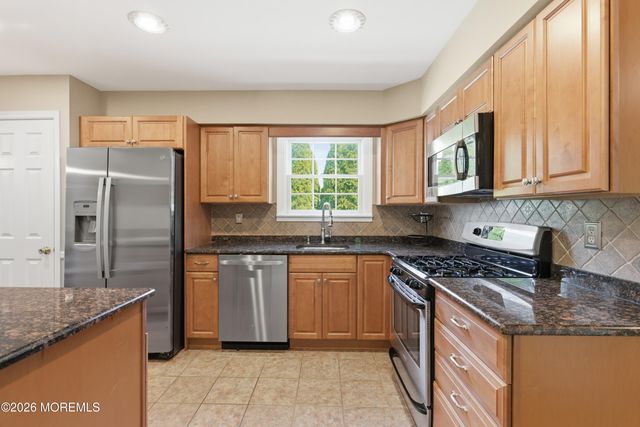 6 Davids Lane, Howell, NJ 07731