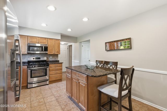 6 Davids Lane, Howell, NJ 07731