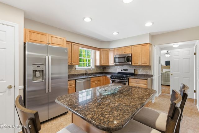 6 Davids Lane, Howell, NJ 07731